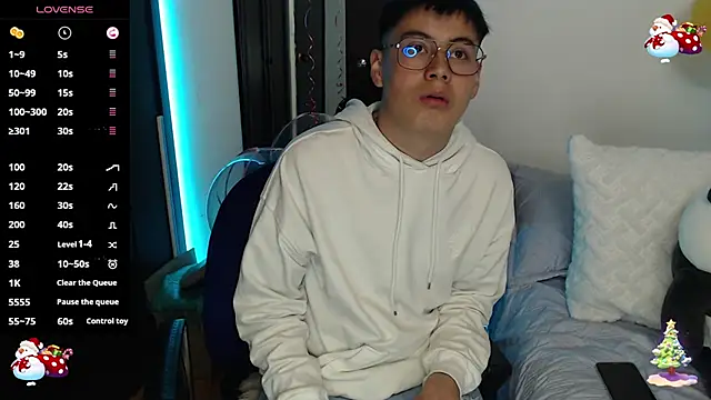 Snapshot of Naim__cruise chatting on December 2, 10:34 pm Naim cruise online show from December 2, 10:34 pm