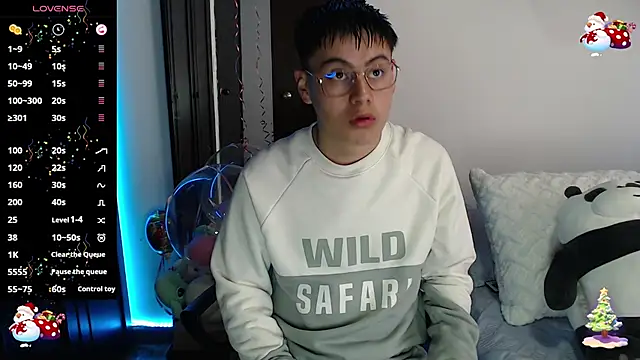 Snapshot of Naim__cruise chatting on December 6, 4:06 pm Naim cruise online show from December 6, 4:06 pm