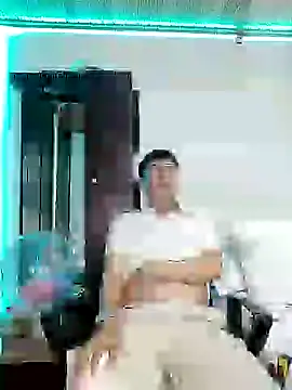 Snapshot of Naim__cruise chatting on December 13, 3:27 am Naim cruise online show from December 13, 3:27 am