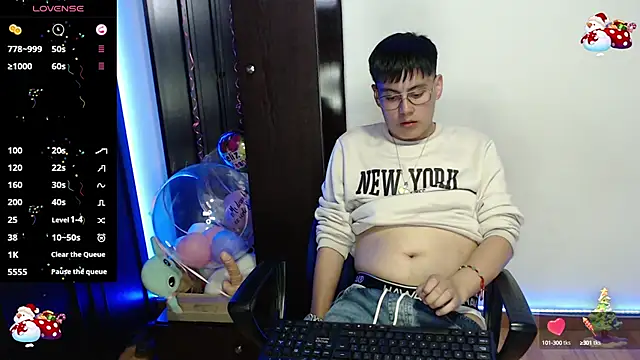 Snapshot of Naim__cruise chatting on December 21, 5:03 am Naim cruise online show from December 21, 5:03 am