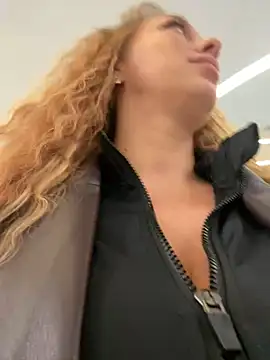 Snapshot of Sweet___Emily chatting on December 23, 2:50 pm Sweet Emily online show from December 23, 2:50 pm