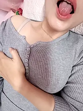 Snapshot of 2_sex chatting on February 19, 2:13 pm 2 sex online show from February 19, 2:13 pm