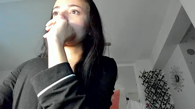 Snapshot of IreneVON chatting on December 14, 4:23 am IreneVON online show from December 14, 4:23 am
