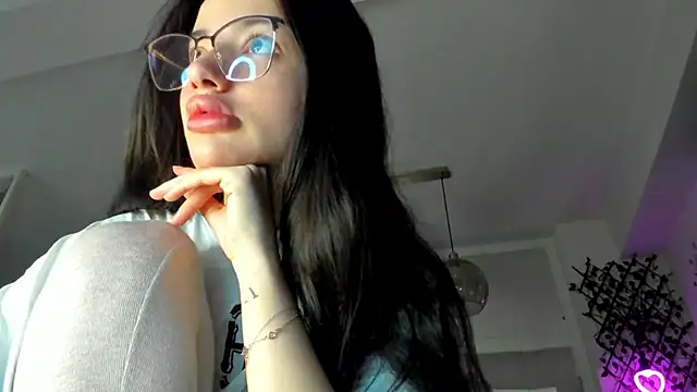 Snapshot of IreneVON chatting on February 5, 5:30 am IreneVON online show from February 5, 5:30 am