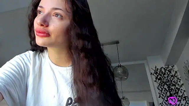 Snapshot of IreneVON chatting on March 4, 6:04 am IreneVON online show from March 4, 6:04 am