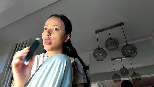 Snapshot of IreneVON chatting on October 21, 3:51 am IreneVON online show from October 21, 3:51 am