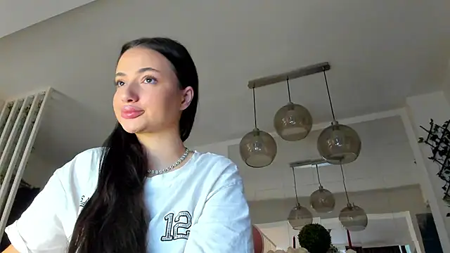 Snapshot of IreneVON chatting on November 16, 6:19 am IreneVON online show from November 16, 6:19 am