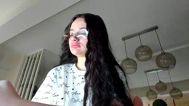 Snapshot of IreneVON chatting on December 1, 5:23 am IreneVON online show from December 1, 5:23 am