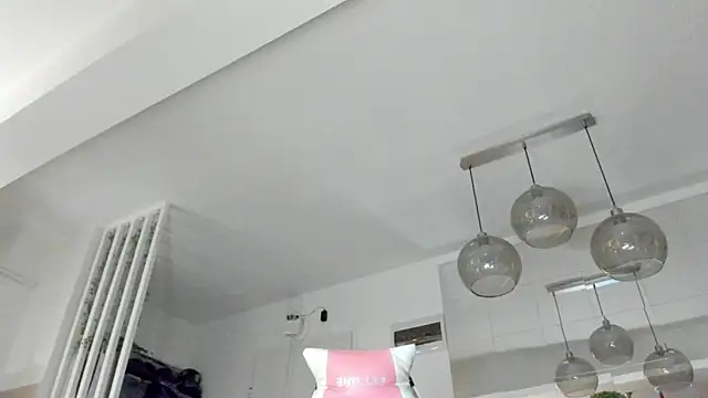 Snapshot of IreneVON chatting on December 4, 4:11 am IreneVON online show from December 4, 4:11 am