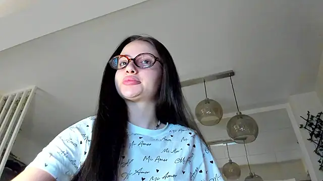 Snapshot of IreneVON chatting on December 5, 5:49 am IreneVON online show from December 5, 5:49 am