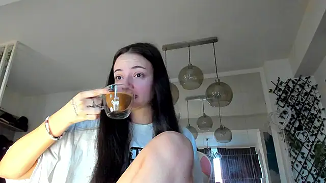 Snapshot of IreneVON chatting on February 19, 5:36 am IreneVON online show from February 19, 5:36 am