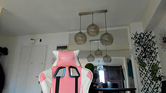 Snapshot of IreneVON chatting on February 27, 5:18 am IreneVON online show from February 27, 5:18 am