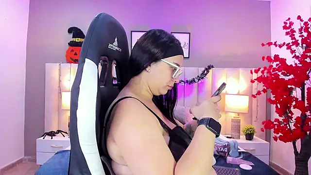 Snapshot of sara_parker069 chatting on October 30, 2:07 pm sara parker069 online show from October 30, 2:07 pm