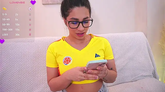 Snapshot of amelie_leigh chatting on September 10, 3:39 am amelie leigh online show from September 10, 3:39 am