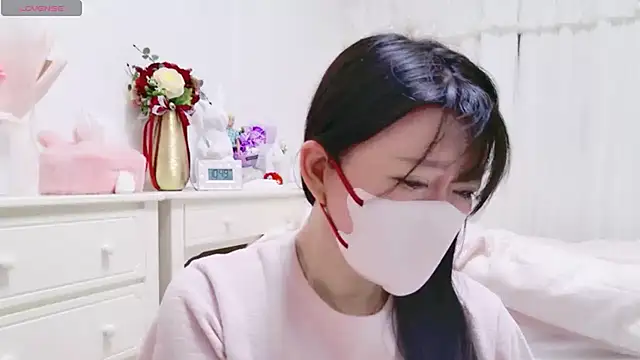 maii- online show from April 9, 1:49 pm