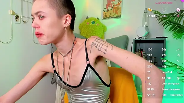 Snapshot of PamelaYong chatting on December 11, 1:39 pm PamelaYong online show from December 11, 1:39 pm