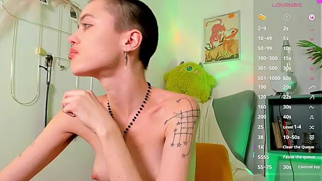 Snapshot of PamelaYong chatting on December 12, 5:15 pm PamelaYong online show from December 12, 5:15 pm