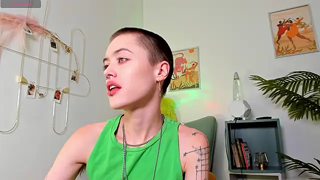 Snapshot of PamelaYong chatting on December 14, 1:38 pm PamelaYong online show from December 14, 1:38 pm