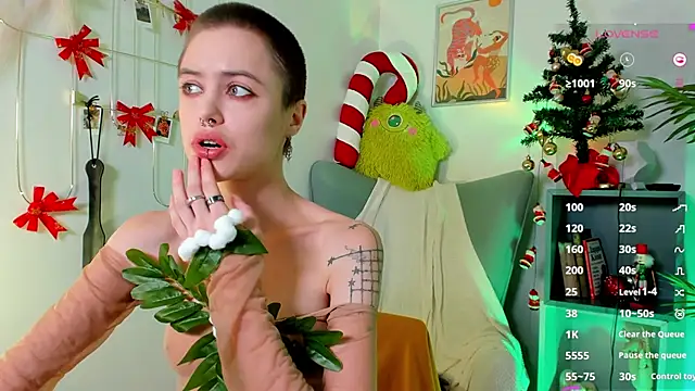 Snapshot of PamelaYong chatting on December 24, 1:50 pm PamelaYong online show from December 24, 1:50 pm