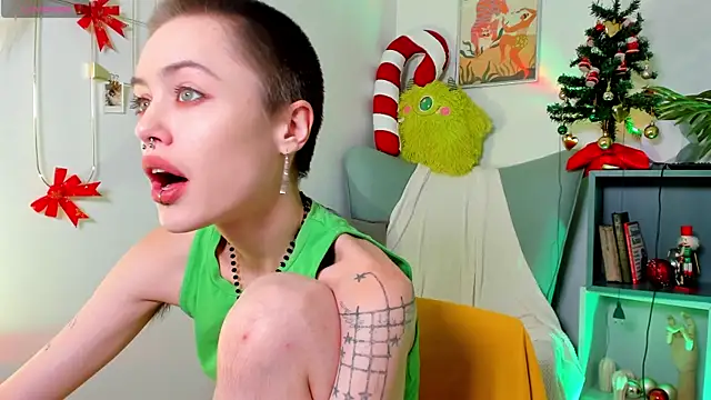 Snapshot of PamelaYong chatting on December 29, 1:38 pm PamelaYong online show from December 29, 1:38 pm