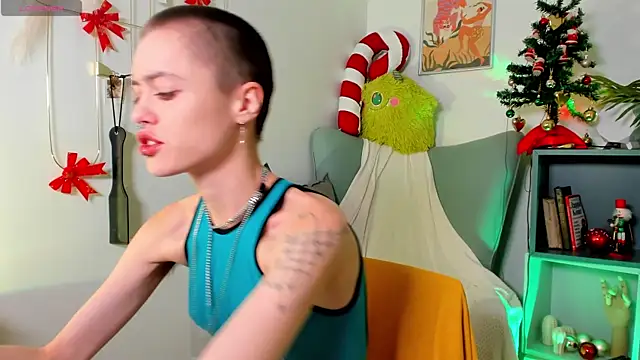 Snapshot of PamelaYong chatting on January 5, 1:36 pm PamelaYong online show from January 5, 1:36 pm