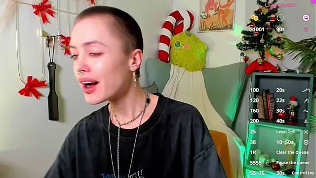 Snapshot of PamelaYong chatting on January 5, 7:39 pm PamelaYong online show from January 5, 7:39 pm