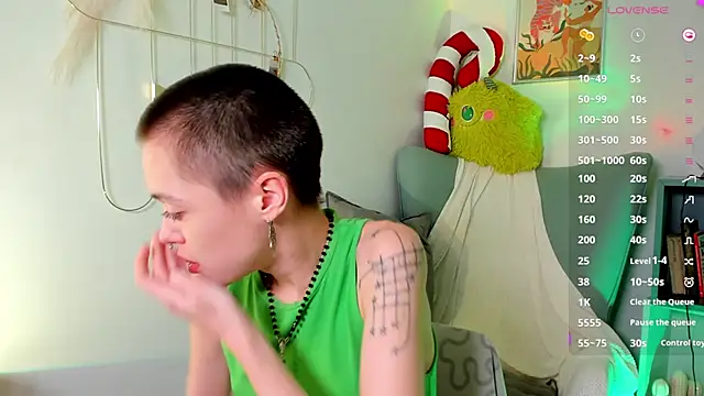 Snapshot of PamelaYong chatting on January 12, 1:37 pm PamelaYong online show from January 12, 1:37 pm