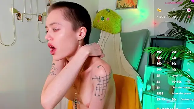 Snapshot of PamelaYong chatting on January 25, 4:57 pm PamelaYong online show from January 25, 4:57 pm