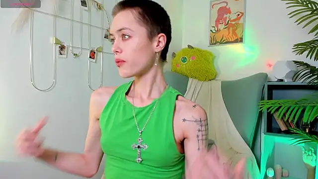 Snapshot of PamelaYong chatting on February 1, 1:41 pm PamelaYong online show from February 1, 1:41 pm