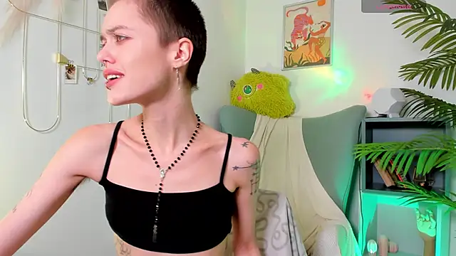 Snapshot of PamelaYong chatting on February 2, 1:41 pm PamelaYong online show from February 2, 1:41 pm