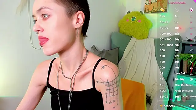 Snapshot of PamelaYong chatting on February 6, 1:43 pm PamelaYong online show from February 6, 1:43 pm