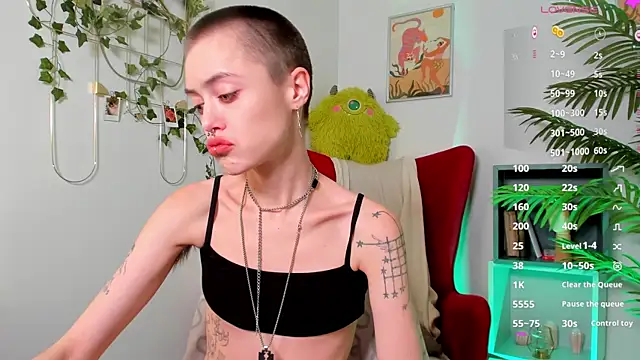 Snapshot of PamelaYong chatting on February 22, 1:35 pm PamelaYong online show from February 22, 1:35 pm