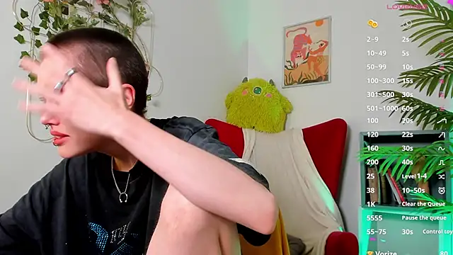 Snapshot of PamelaYong chatting on February 27, 4:53 pm PamelaYong online show from February 27, 4:53 pm