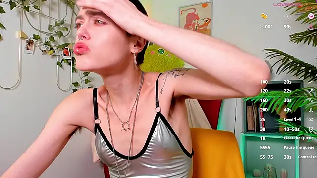 Snapshot of PamelaYong chatting on March 9, 1:59 pm PamelaYong online show from March 9, 1:59 pm