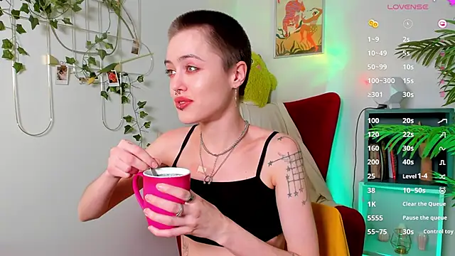 Snapshot of PamelaYong chatting on March 13, 1:50 pm PamelaYong online show from March 13, 1:50 pm