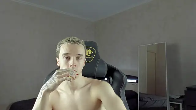 Snapshot of MasonWarholl chatting on December 11, 3:37 pm MasonWarholl online show from December 11, 3:37 pm