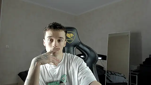 Snapshot of MasonWarholl chatting on March 4, 3:44 am MasonWarholl online show from March 4, 3:44 am