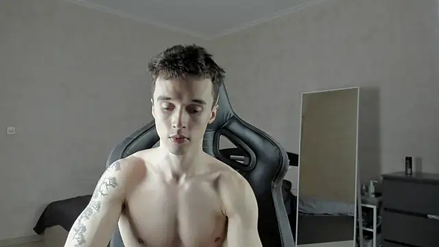 Snapshot of MasonWarholl chatting on March 18, 5:20 am MasonWarholl online show from March 18, 5:20 am