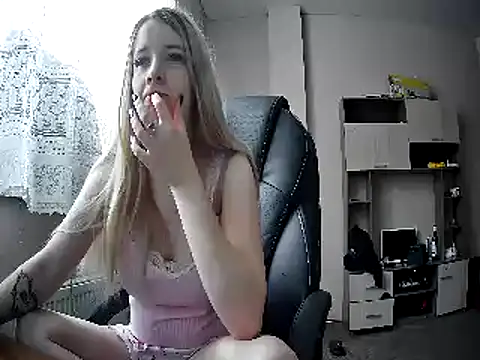 Snapshot of ViolaCandy chatting on December 2, 6:52 am ViolaCandy online show from December 2, 6:52 am