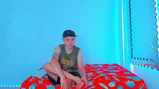 Snapshot of HOT_boy2025 chatting on December 13, 6:16 pm HOT boy2025 online show from December 13, 6:16 pm