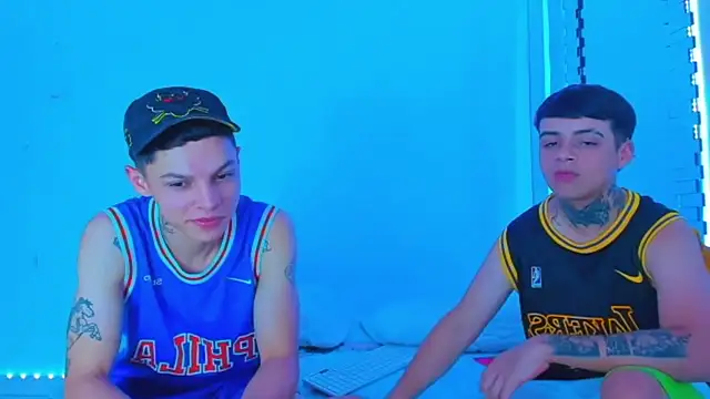 Snapshot of HOT_boy2025 chatting on February 2, 1:12 am HOT boy2025 online show from February 2, 1:12 am