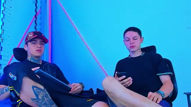 Snapshot of HOT_boy2025 chatting on October 9, 12:30 am HOT boy2025 online show from October 9, 12:30 am