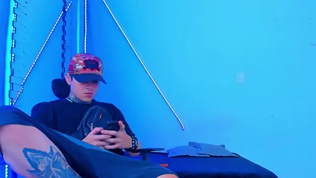 HOT boy2025 online show from October 22, 1:39 am