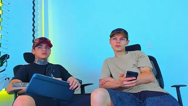 HOT boy2025 online show from December 15, 1:43 am