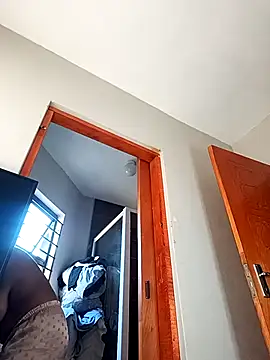 Snapshot of Mayo01_ chatting on October 22, 5:52 am Mayo01 online show from October 22, 5:52 am