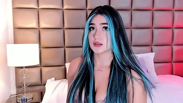 AnnyHizzle online show from February 9, 9:39 pm