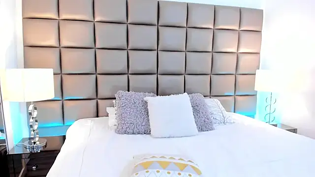 AnnyHizzle online show from February 24, 10:25 pm