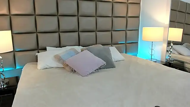 AnnyHizzle online show from March 12, 9:24 pm