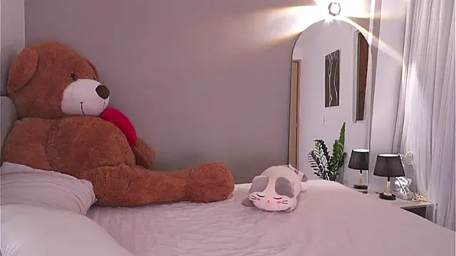 AnnyHizzle online show from October 22, 2:01 am