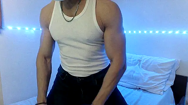 Snapshot of Alexx_Fit023 chatting on December 16, 9:03 am Alexx Fit023 online show from December 16, 9:03 am